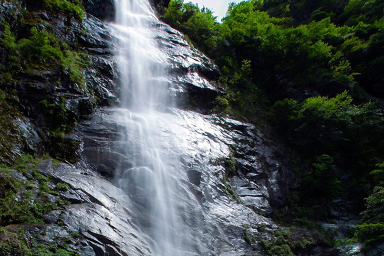 Jinhusajiu Waterfall