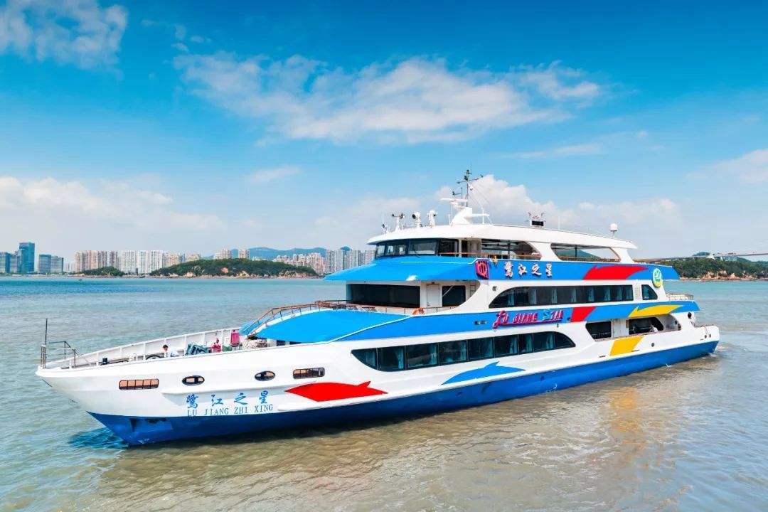 Luxury Gulangyu Island Ferry