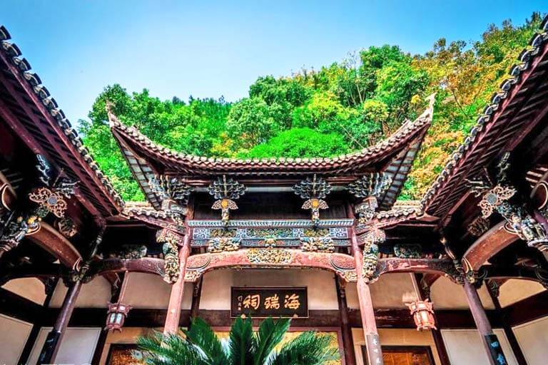 Hai Rui Memorial Temple on Longshan Island