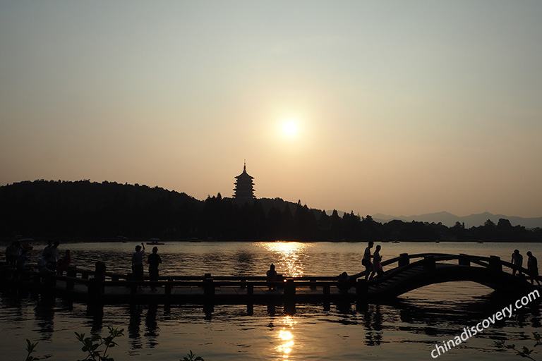 Exploring the Beauty of West Lake Hangzhou: A Guide to the Top Attraction in Xi Hu - What are the best ways to experience the enduring beauty of West Lake Hangzhou?