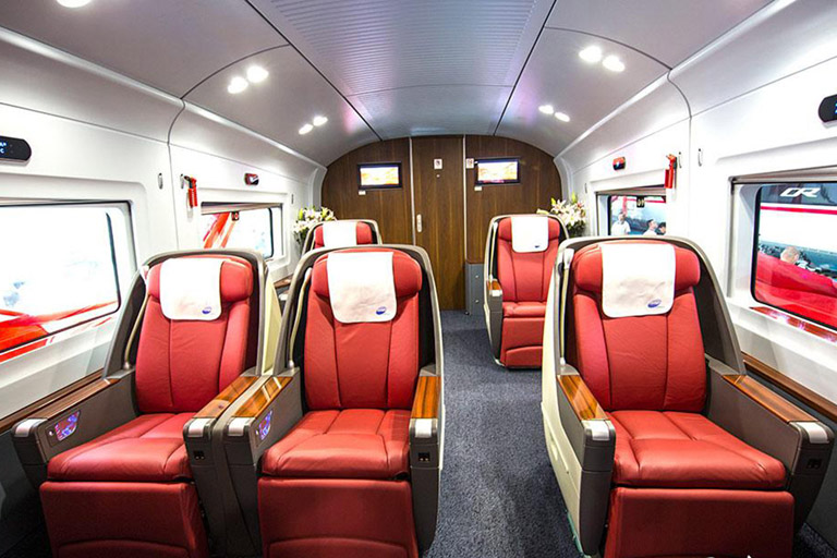 Less Capacity in Business Class Carriage China High Speed Train Business Class Seats