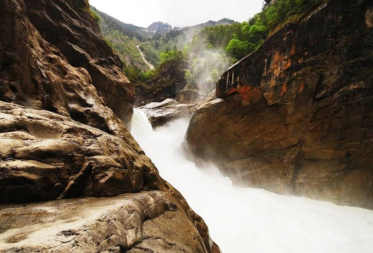 Tsangpo Badong Waterfalls