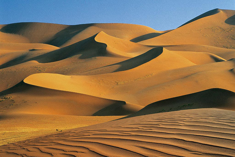 Echoing sand dunes at Baoritaolegai