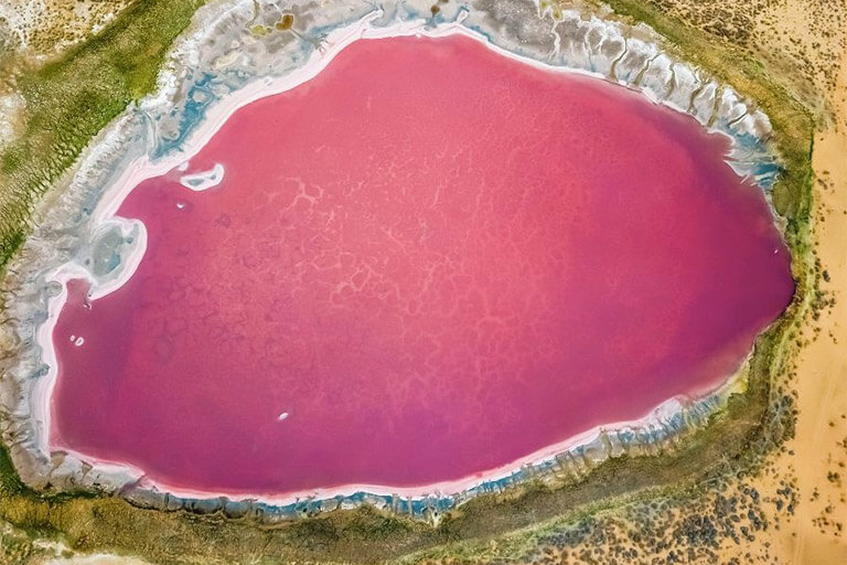 Dadetu Lake - magic red lake in Badain Jaran Desert