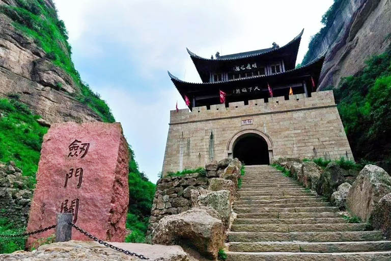 Jianmen Pass in Guangyuan Sichuan Chengdu to Lhasa Train