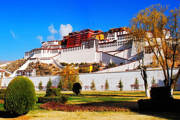 Potala Palace in Lhasa Chengdu to Lhasa Train