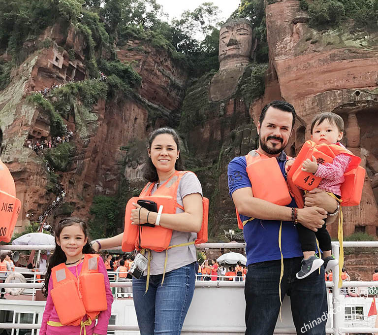 China Discovery's Clients Enjoyed Leshan Giant Buddha Family Tour from Chengdu Chengdu Airport Layover and Transit