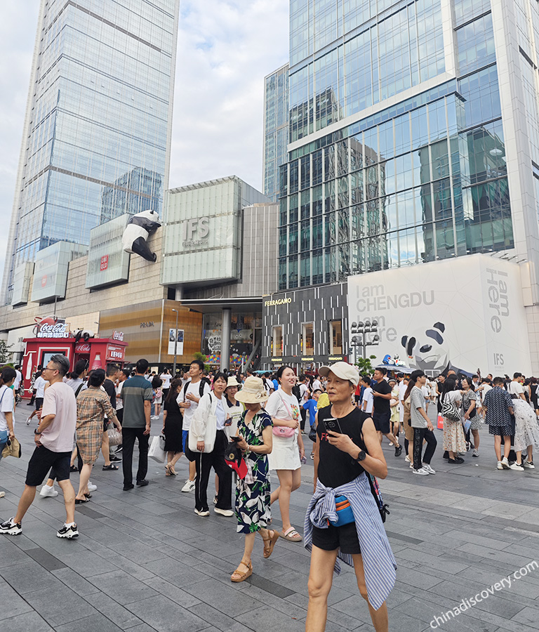 Observe the world: Chengdu Chunxi Road Shopping Paradise, Taikoo Li,  Buddhist Daci Monastery