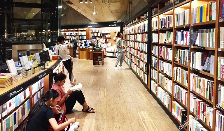 People at Taikoo Li Shopping Complex in Chengdu Editorial Image - Image of  office, open: 195774150