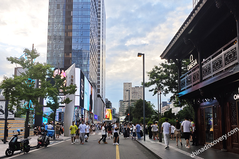 Chengdu China on X: The Sino-Ocean Taikoo Li #Chengdu, the most popular  shopping block in the city, now sees a recovery. Let's have a look at the  trendy girls.  / X