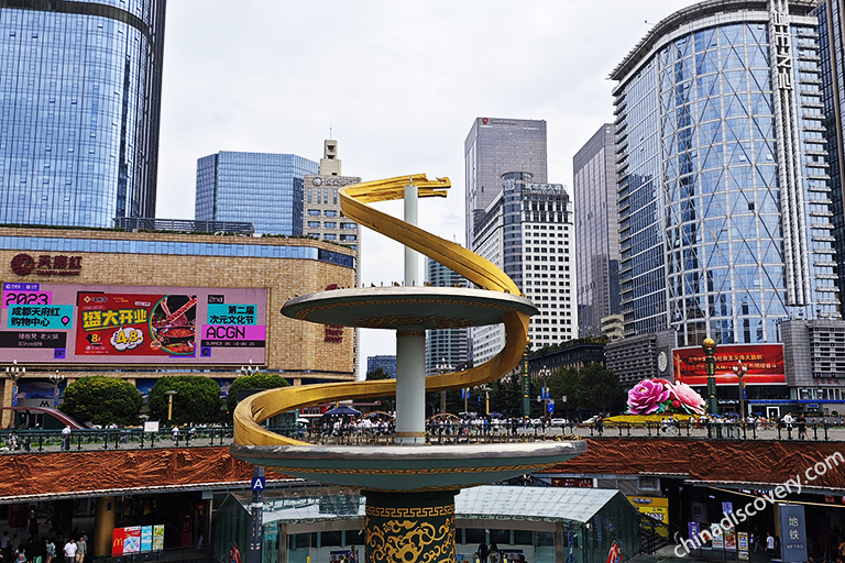 People at Taikoo Li Shopping Complex in Chengdu Editorial Image - Image of  office, open: 195774150