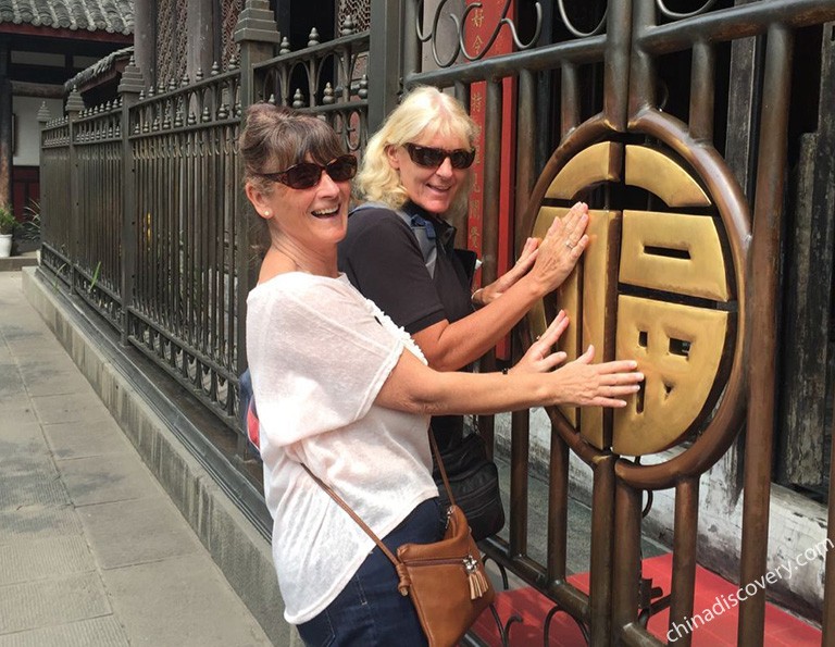 Our dear client visited Wenshu Monastery like local