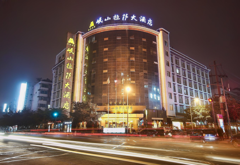 Minshan Lhasa Grand Hotel Where to Stay in Chengdu