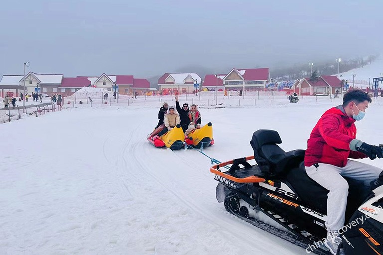 Xiling Snow Mountain- Motor in Snowfield