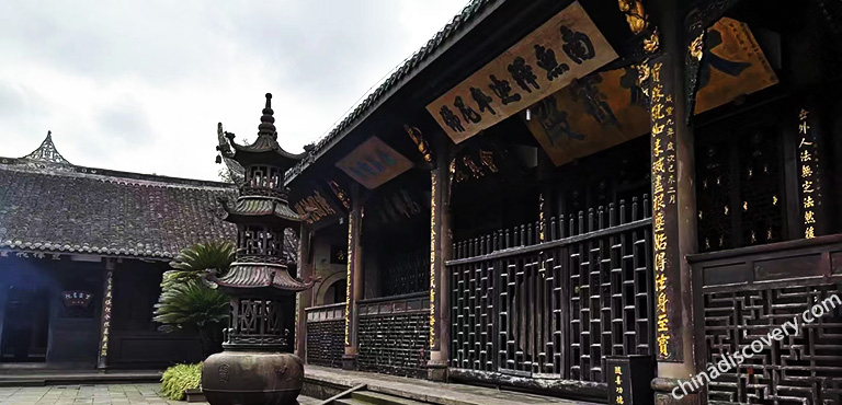 Observe the world: Chengdu Chunxi Road Shopping Paradise, Taikoo Li,  Buddhist Daci Monastery