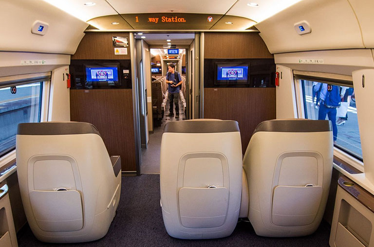 Food & Dining on China High Speed Train