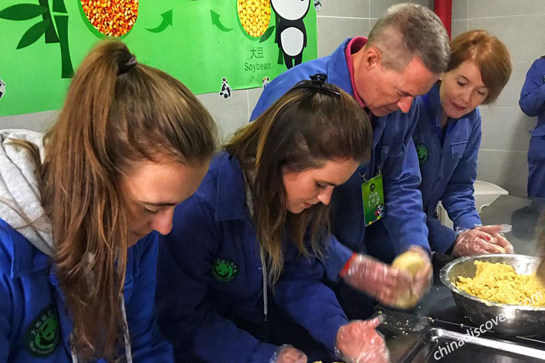 David's Family from USA enjoyed their panda volunteer program in Dujiangyan Panda Base in October in 2018 David's Family from USA enjoyed their panda volunteer program in Dujiangyan Panda Base in October in 2018