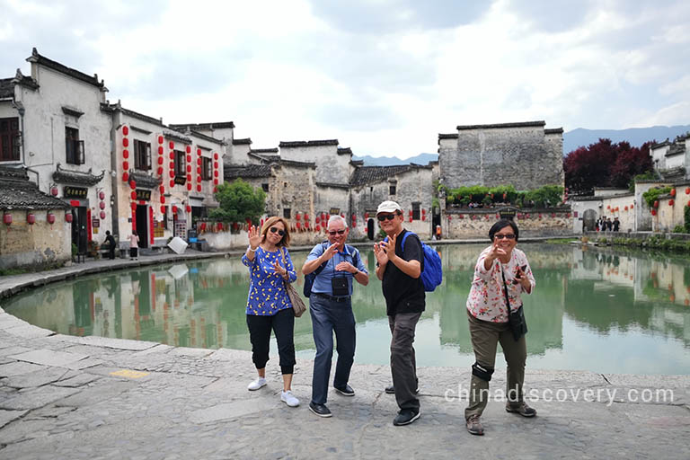 Chen’s group from USA visited Hongcun in May 2019