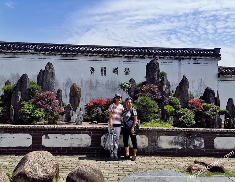 Nancy's Group from Singapore - Bao Famil Garden, Huangshan