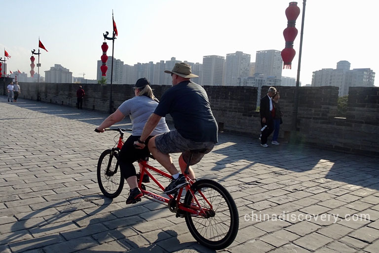   Jody’s group from Australia had a happy riding on Xian Ancient City Wall in September 2019