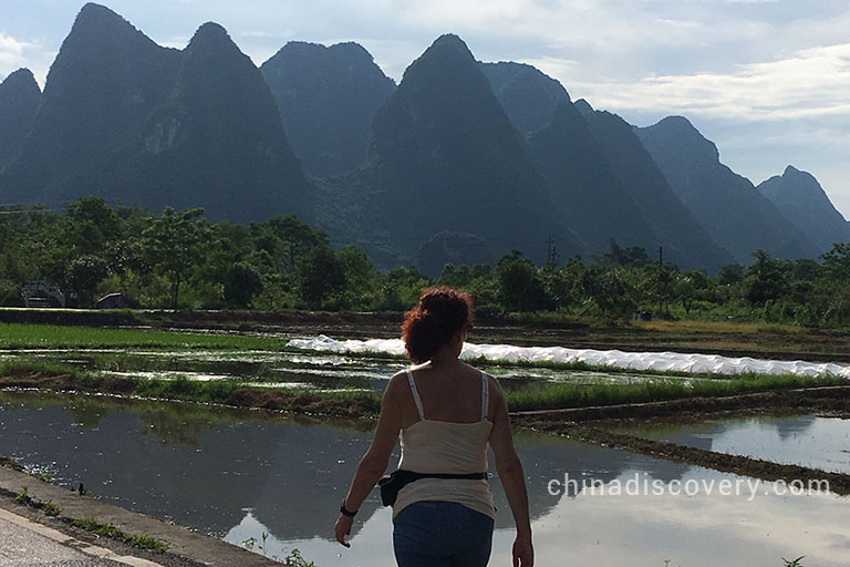  Yannick from Belgium enjoyed a hiking experience at Yangshuo