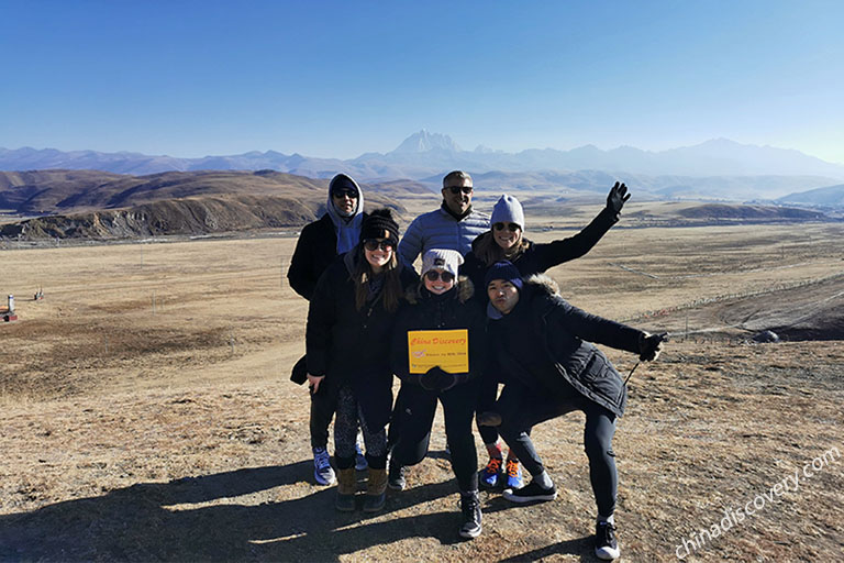 Our customers Andrew’s group from USA & Hong Kong visited Tagong Grassland in Sichuan, China in December 2020. China Discovery