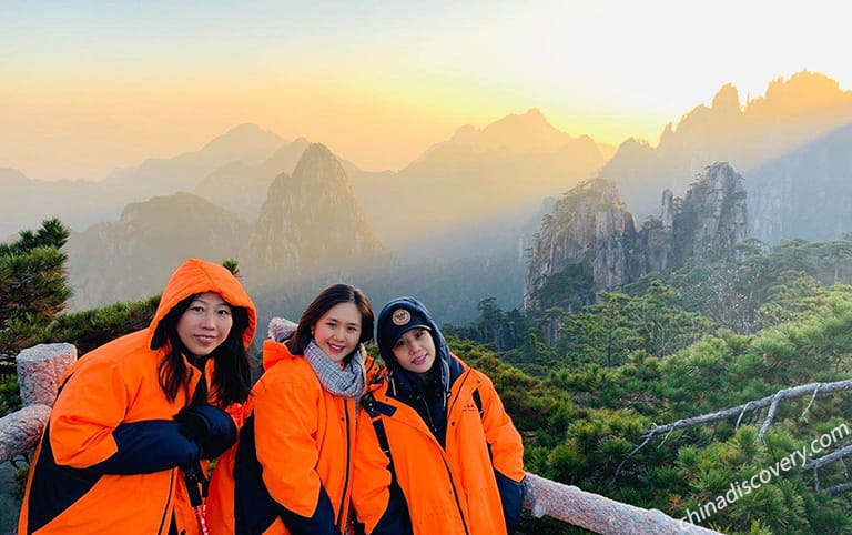 Jenny's group from Vietnam - Yellow Mountain Sunrise, Huangshan, Anhui