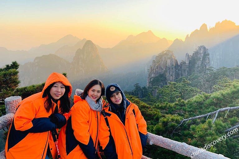 Our Client Jenny's group from Vietnam enjoyed sunrise on Yellow Mountain in November, 2020