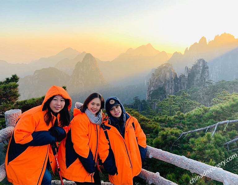 Jenny's group from Vietnam - Yellow Mountain Sunrise, Huangshan, Anhui