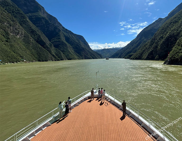 Yangtze Cruise Through Three Gorges - Craig from UK