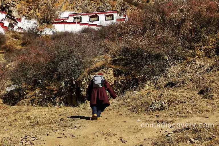 Drak Yerpa Monastery hiking experience in December 2019