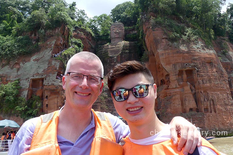 Lynn’s group visited Leshan Giant Buddha in 2017, tour customized by Vivien. 