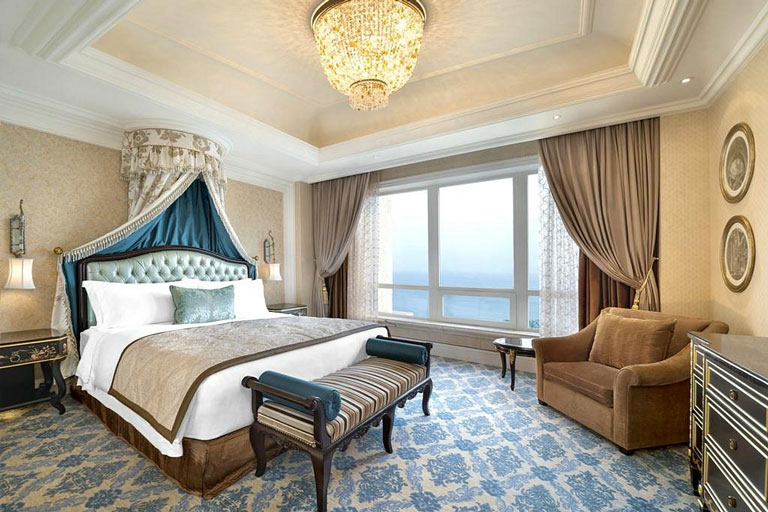 The Castle Hotel, Dalian - Hotel Room Dalian Hotels & Where to Stay in Dalian