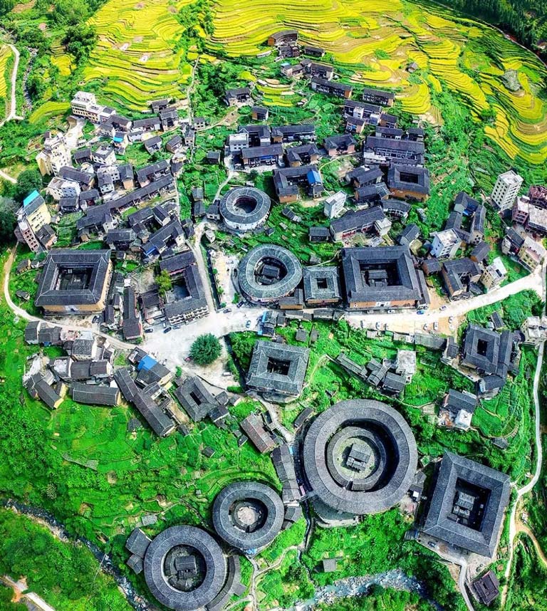 Get around Yongding Tulou