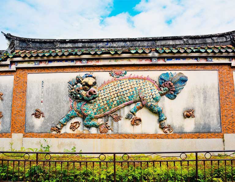 Exquisite Carvings of Kaiyuan Temple