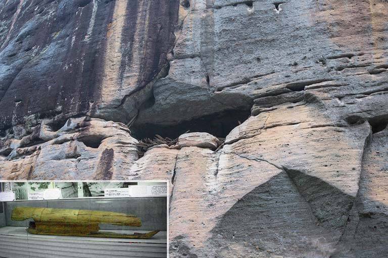 Wuyi Mountain - Hanging Coffin