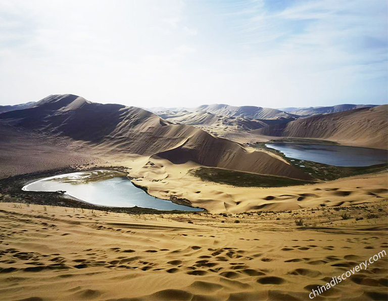 Mysterious lakes in deep Badain Jaran Desert