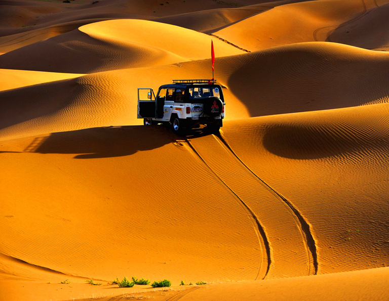 Exciting Jeep Safari in deep land of Badain Jaran Desert