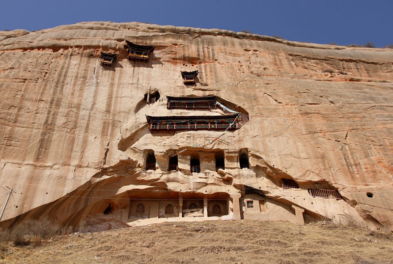 Matisi, Mati Si, Mati Temple - Grottos Hanging in the Cliff