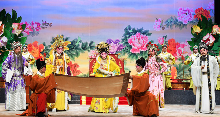 Enjoy Cantonese Opera in Guangzhou Opera House