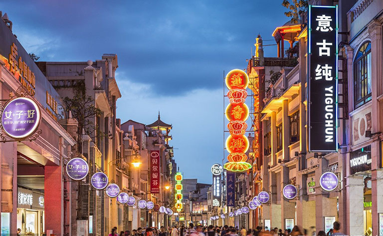 Shangxiajiu Pedestrian Street in Guangzhou Shangxiajiu Pedestrian Street in Guangzhou