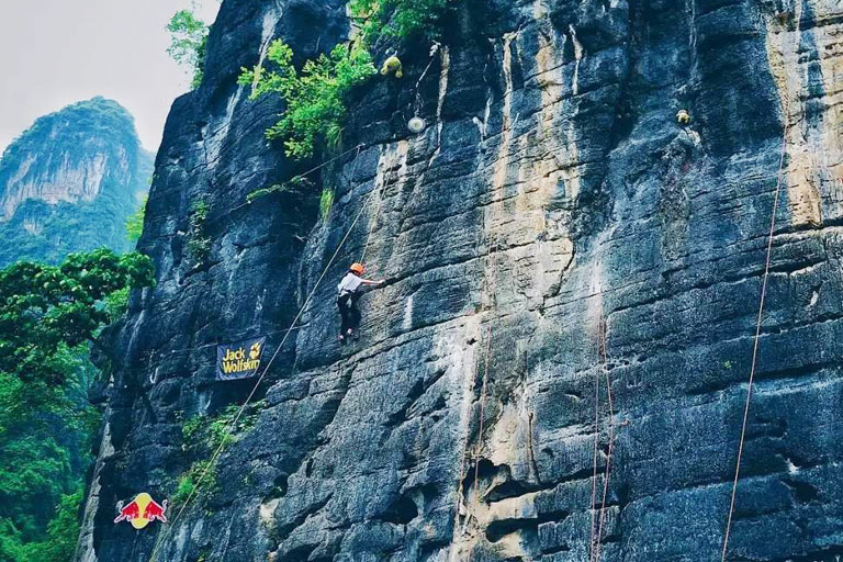 Gold Cat Cave Climbing Yangshuo Climbing