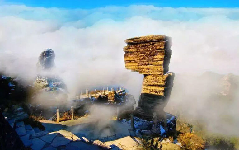 Bizarre Fanjingshan Mushroom Stone with Sea of Clouds