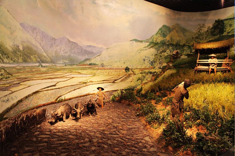 A Scene of Ancient Life Displayed in Hainan Museum