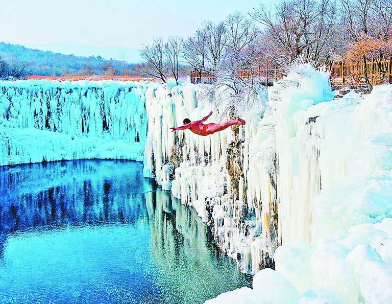 Dive Performance off Diaoshuilou Waterfall at Jingpo Lake
