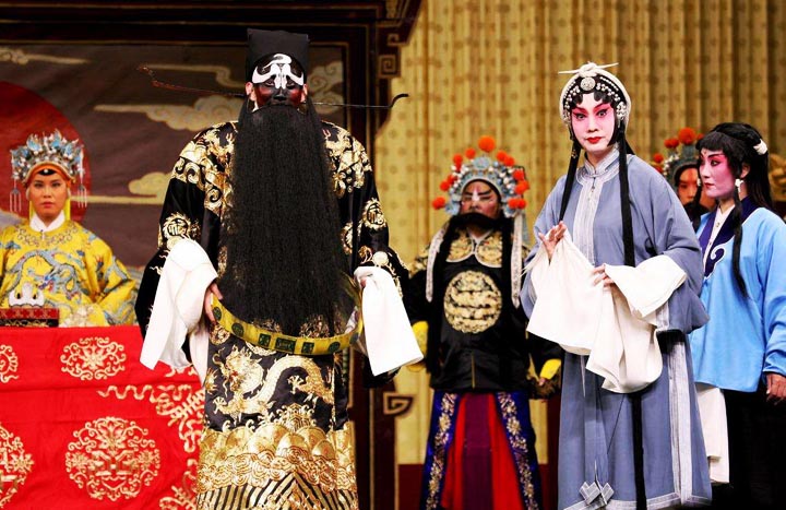 See a Henan Opera (Yu Opera)