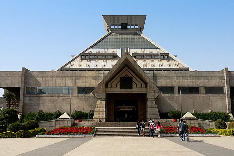 Main Hall of Henan Museum Henan Attractions