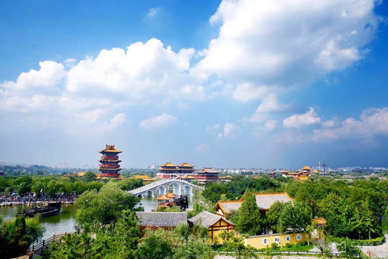 Architectures in Millennium City Park Henan Attractions