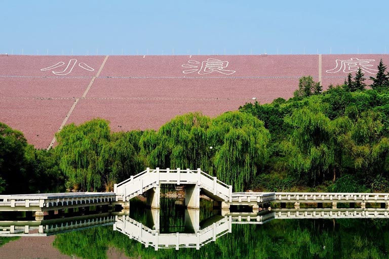 Clean Water in Xiaolangdi Dam Henan Attractions