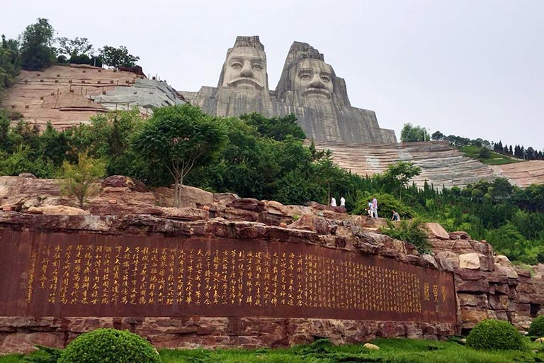 Statue of Yellow Emperor in Yellow Scenic Area Zhengzhou Henan Attractions